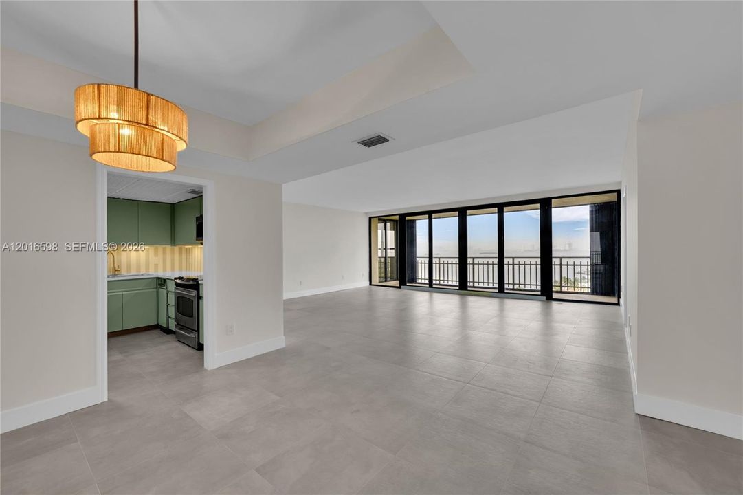 Active With Contract: $4,600 (2 beds, 2 baths, 1811 Square Feet)