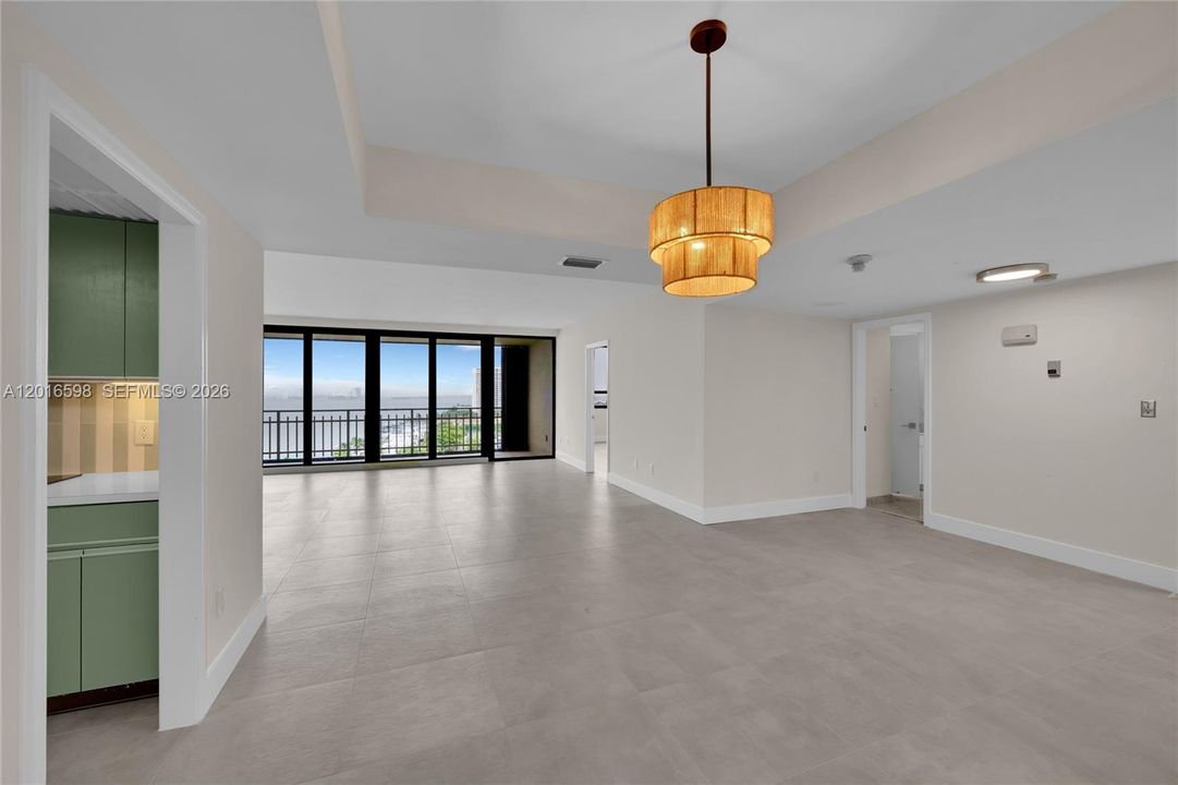 Active With Contract: $4,600 (2 beds, 2 baths, 1811 Square Feet)