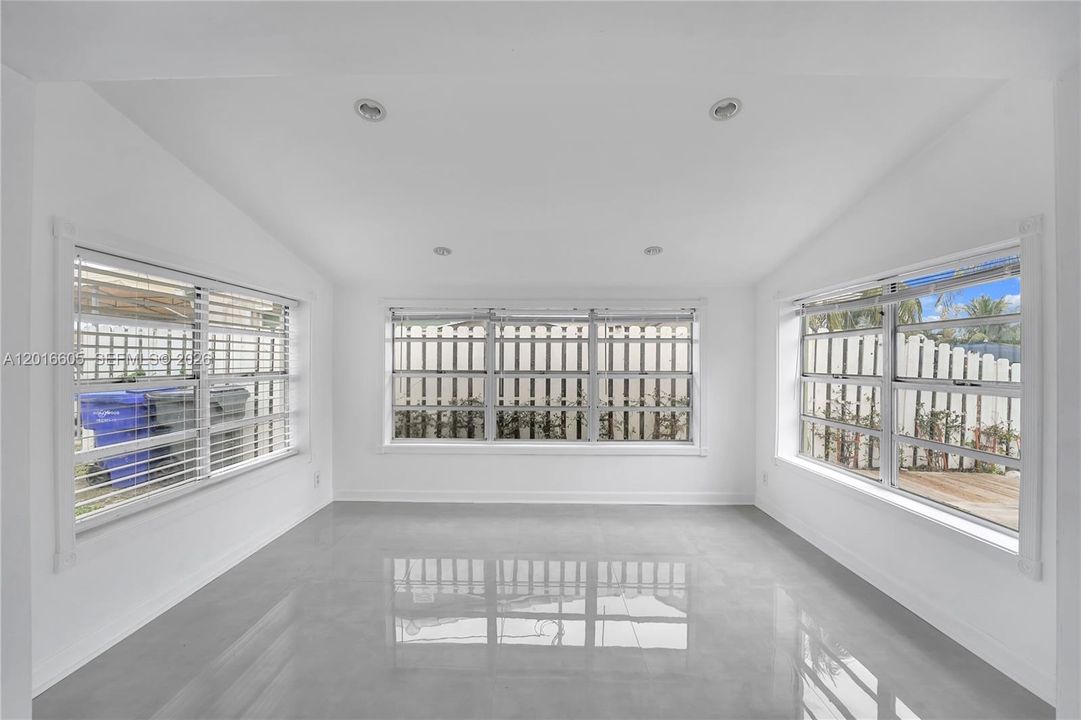 Activo con contrato: $640,000 (3 camas, 1 baños, 1088 Pies cuadrados)