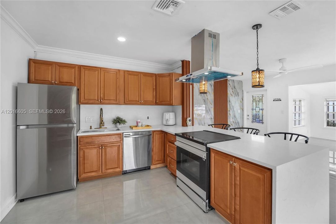 Activo con contrato: $640,000 (3 camas, 1 baños, 1088 Pies cuadrados)