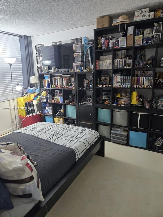 For Sale: $230,000 (2 beds, 2 baths, 965 Square Feet)