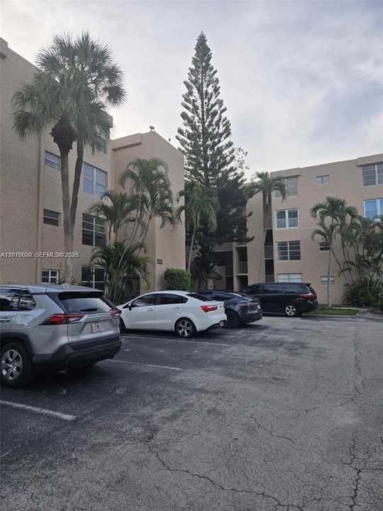 For Sale: $230,000 (2 beds, 2 baths, 965 Square Feet)