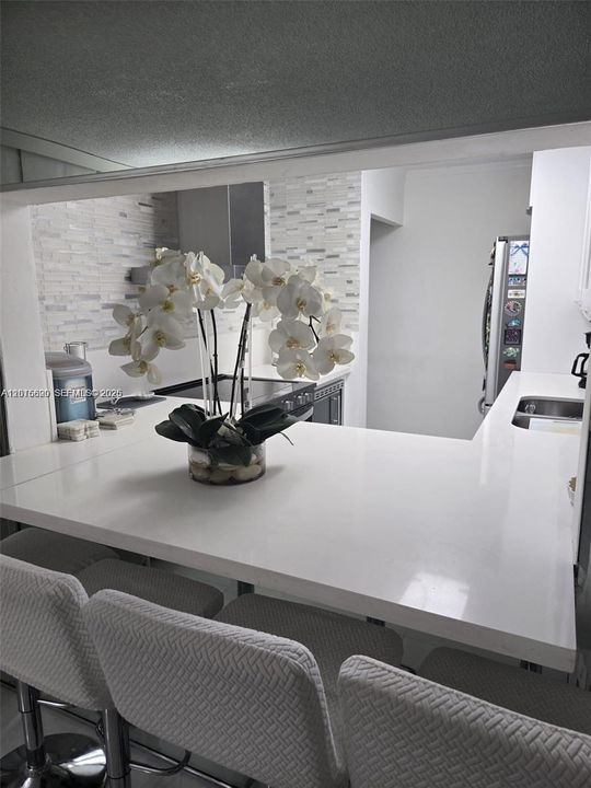 For Sale: $230,000 (2 beds, 2 baths, 965 Square Feet)