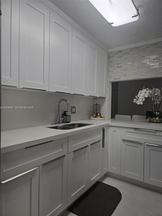 For Sale: $230,000 (2 beds, 2 baths, 965 Square Feet)