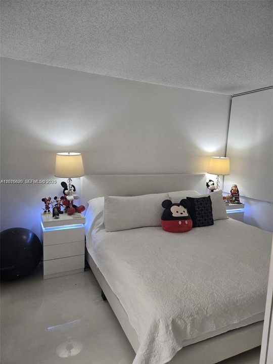 For Sale: $230,000 (2 beds, 2 baths, 965 Square Feet)