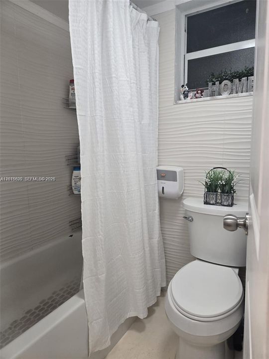 For Sale: $230,000 (2 beds, 2 baths, 965 Square Feet)