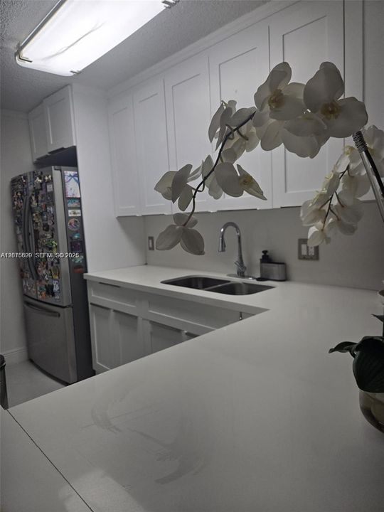For Sale: $230,000 (2 beds, 2 baths, 965 Square Feet)