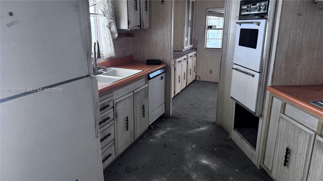 На продажу: $179,000 (2 спален, 2 ванн, 1170 Квадратных фут)