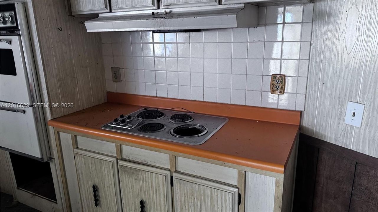 На продажу: $179,000 (2 спален, 2 ванн, 1170 Квадратных фут)