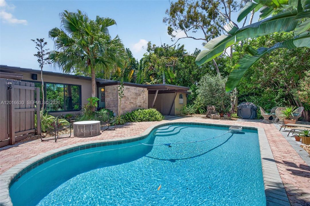 В аренду: $3,900 (2 спален, 1 ванн, 869 Квадратных фут)