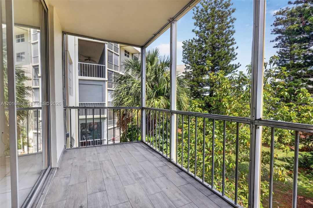 For Sale: $129,900 (1 beds, 1 baths, 768 Square Feet)