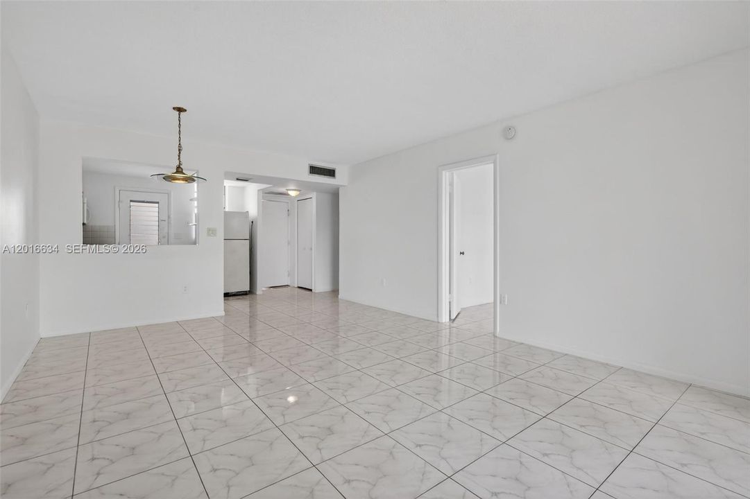 For Sale: $129,900 (1 beds, 1 baths, 768 Square Feet)