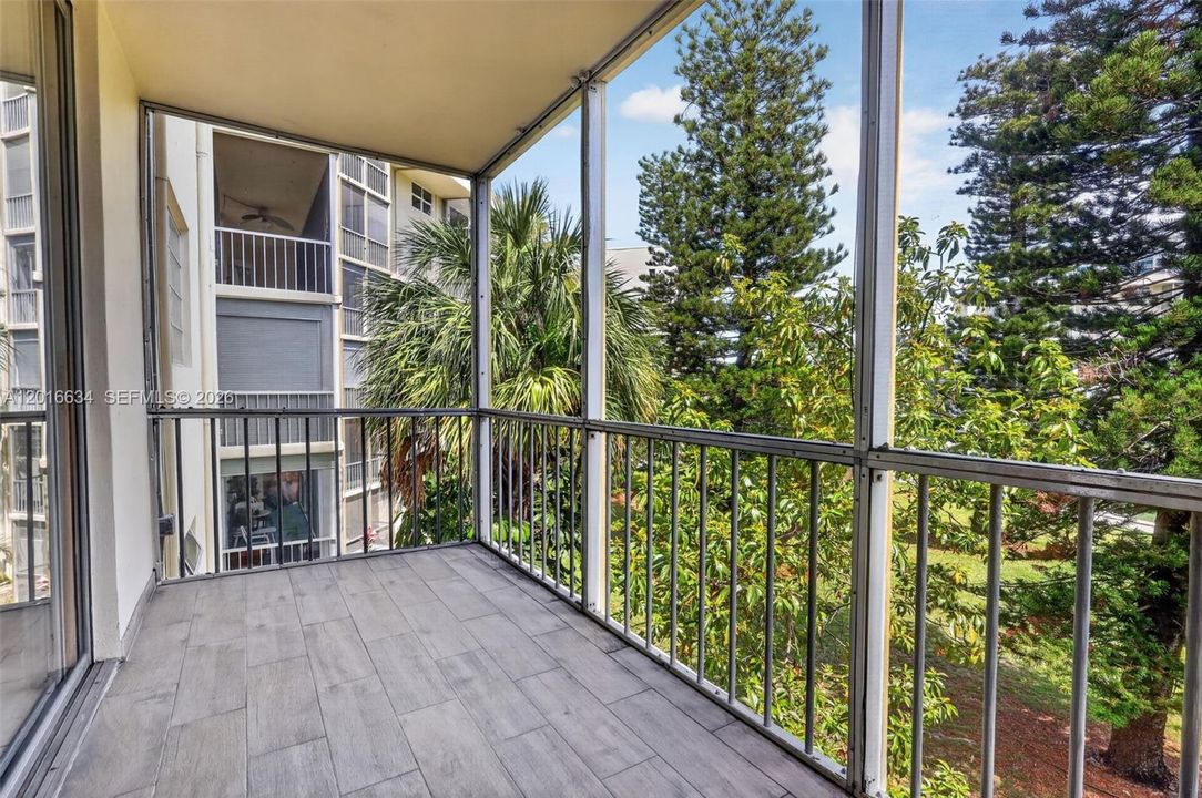 For Sale: $129,900 (1 beds, 1 baths, 768 Square Feet)
