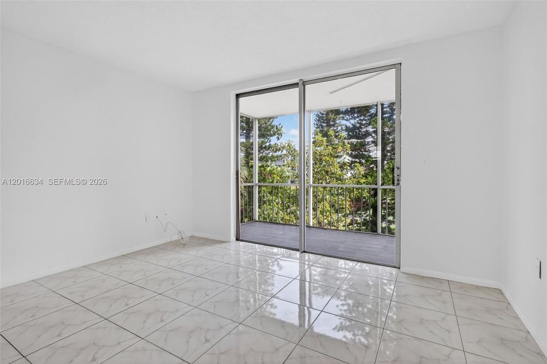 For Sale: $129,900 (1 beds, 1 baths, 768 Square Feet)