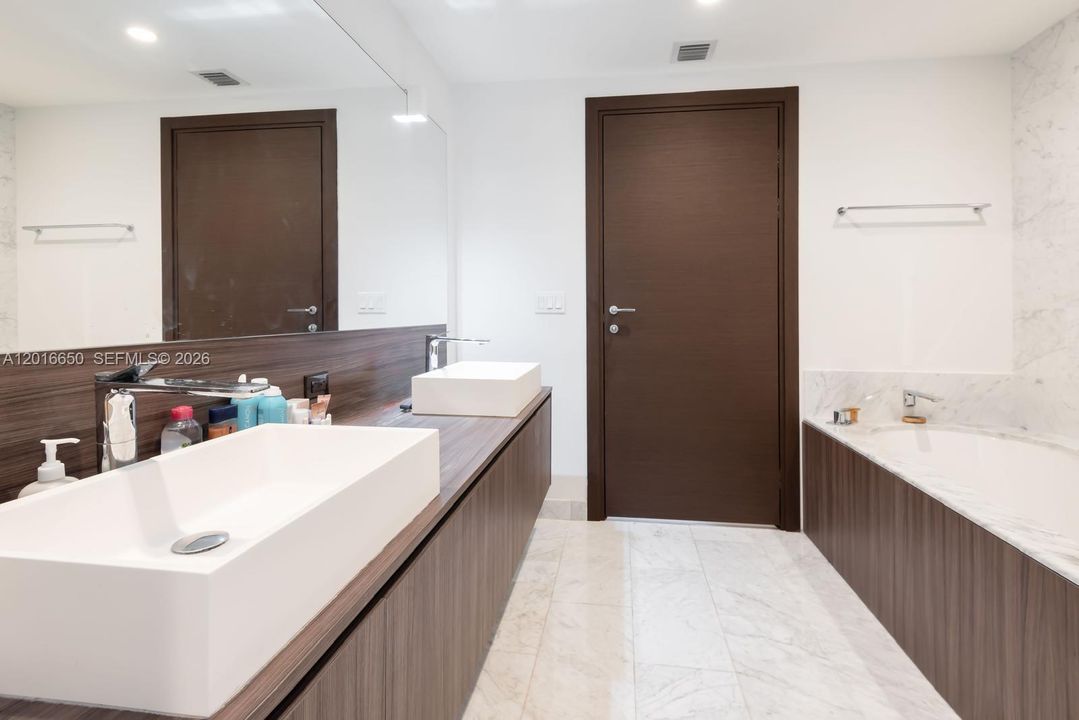 En Venta: $855,000 (1 camas, 1 baños, 829 Pies cuadrados)