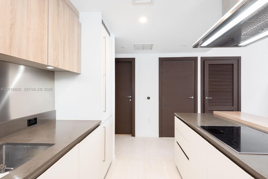 En Venta: $855,000 (1 camas, 1 baños, 829 Pies cuadrados)