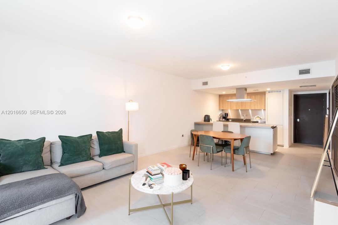 En Venta: $855,000 (1 camas, 1 baños, 829 Pies cuadrados)