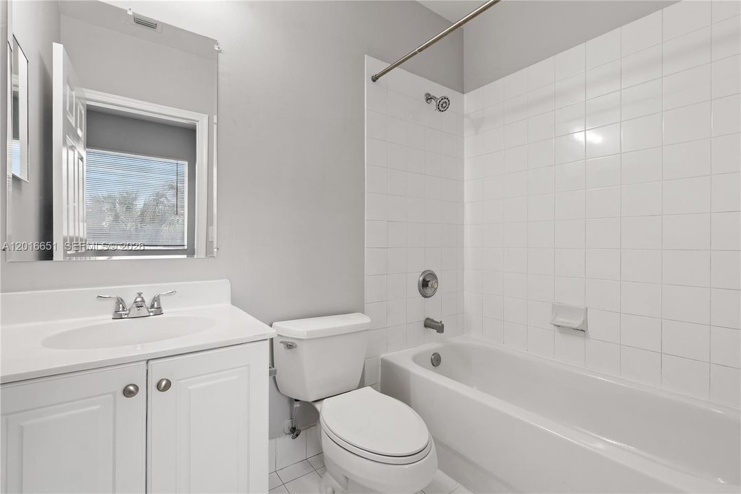 En Venta: $349,900 (3 camas, 2 baños, 1306 Pies cuadrados)