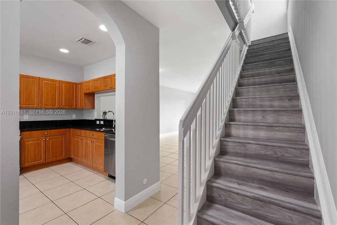 En Venta: $349,900 (3 camas, 2 baños, 1306 Pies cuadrados)