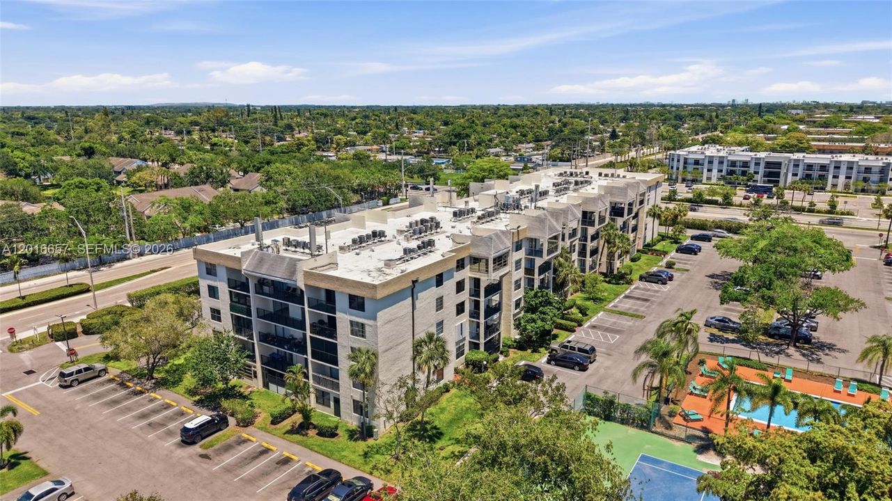 For Sale: $200,000 (2 beds, 2 baths, 1060 Square Feet)
