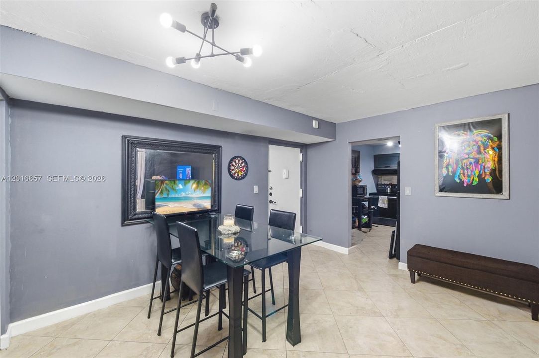 For Sale: $200,000 (2 beds, 2 baths, 1060 Square Feet)