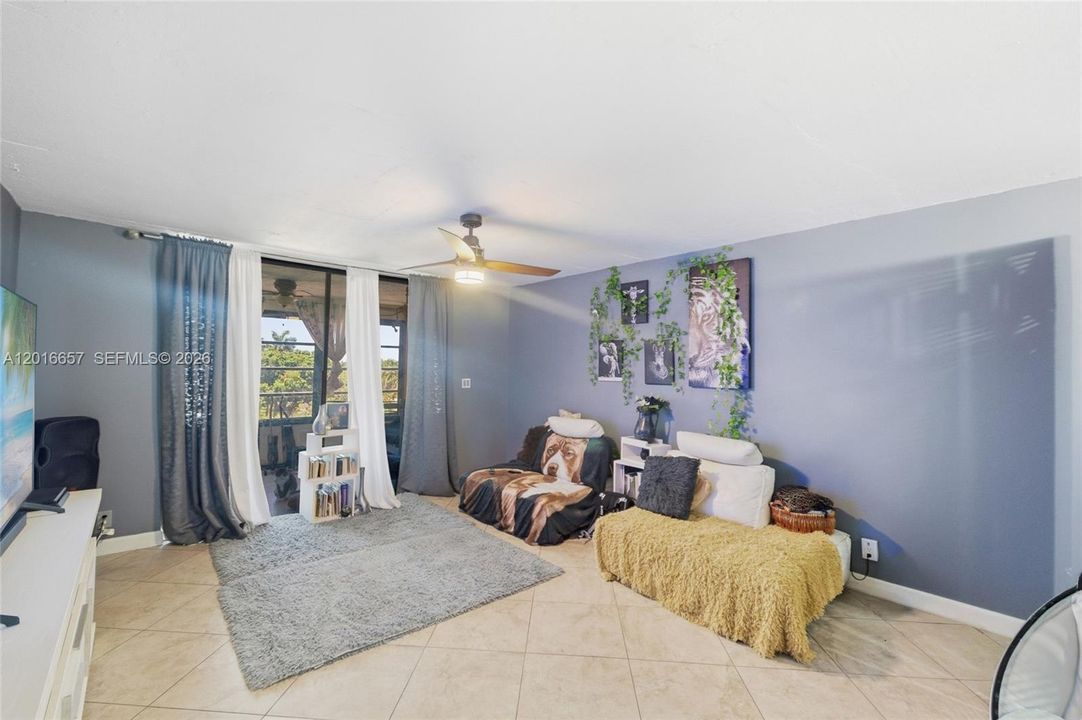 For Sale: $200,000 (2 beds, 2 baths, 1060 Square Feet)