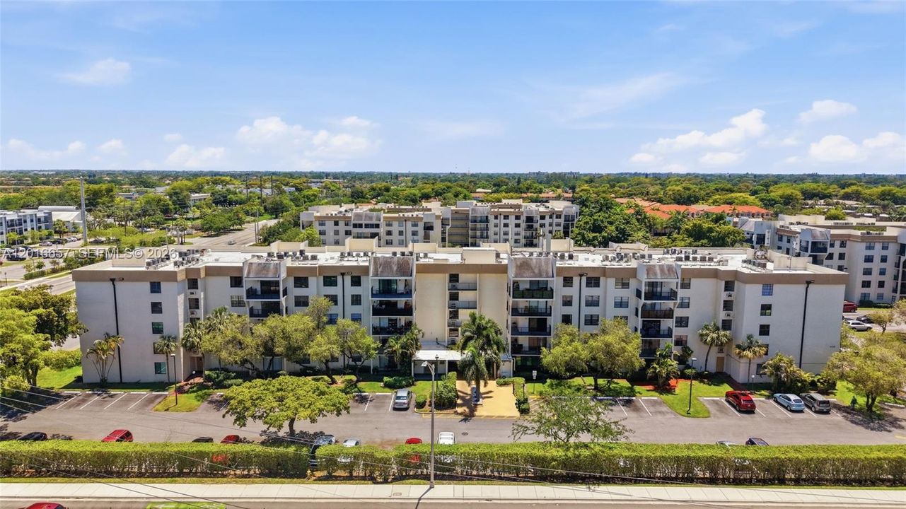 For Sale: $200,000 (2 beds, 2 baths, 1060 Square Feet)