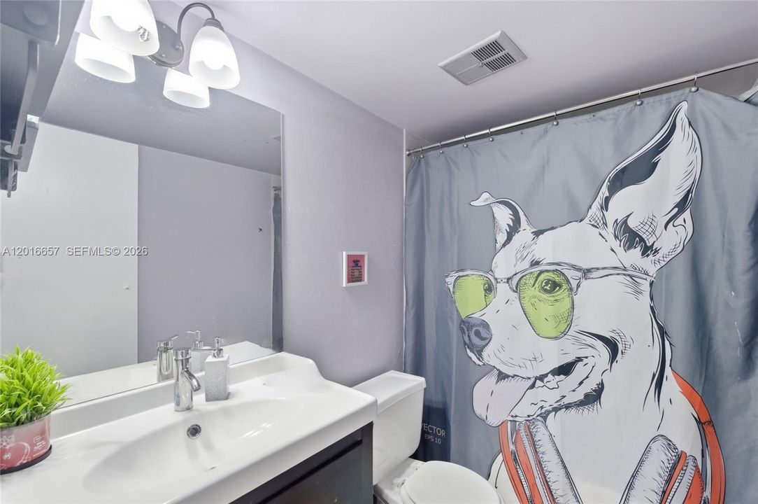 For Sale: $200,000 (2 beds, 2 baths, 1060 Square Feet)