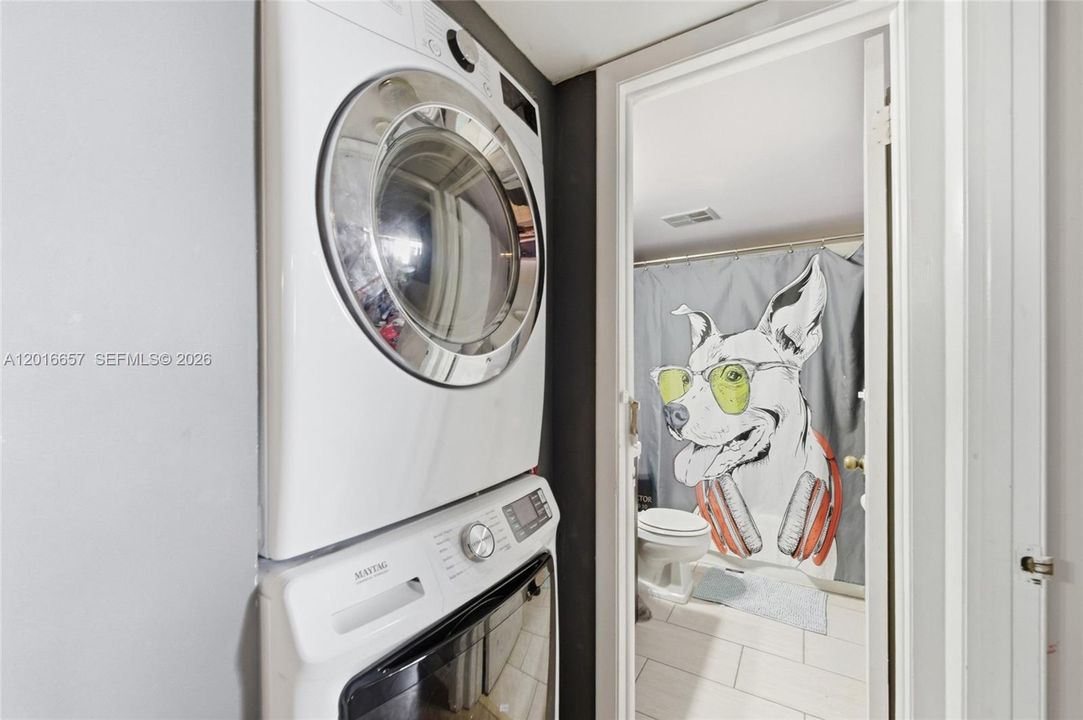 For Sale: $200,000 (2 beds, 2 baths, 1060 Square Feet)