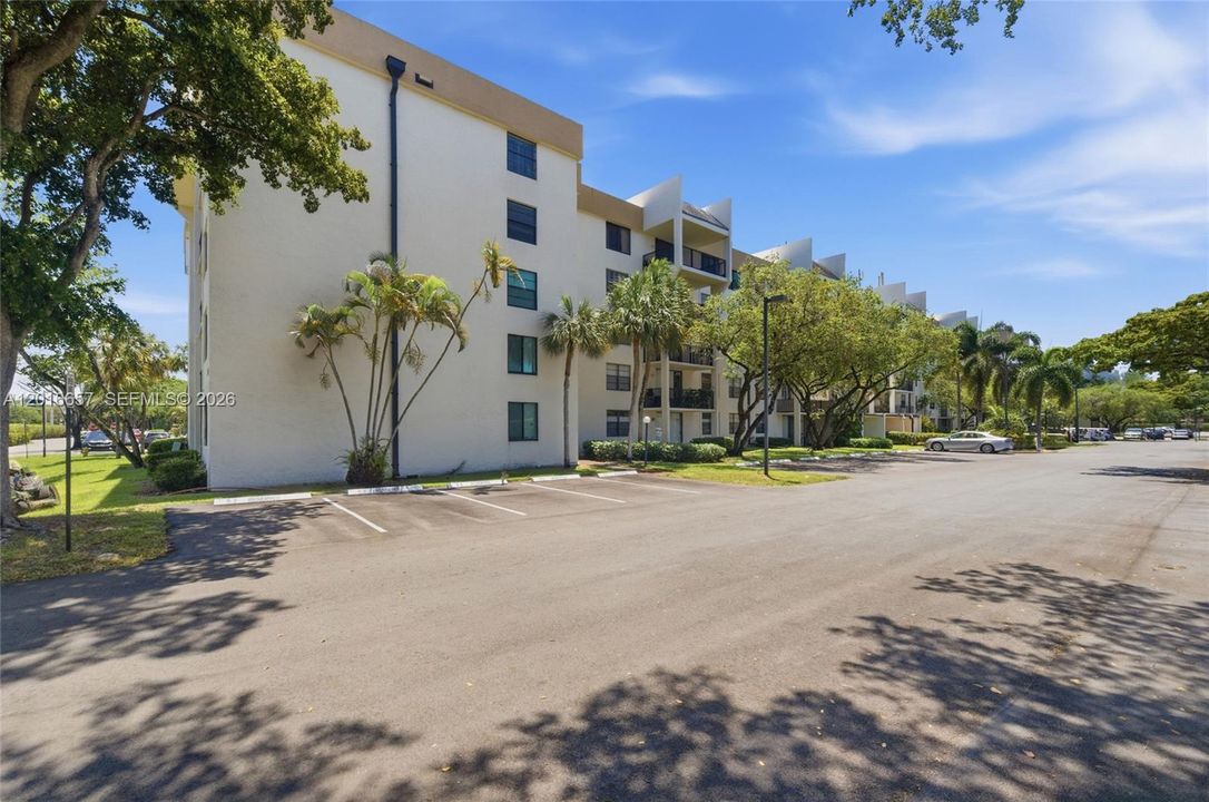 For Sale: $200,000 (2 beds, 2 baths, 1060 Square Feet)