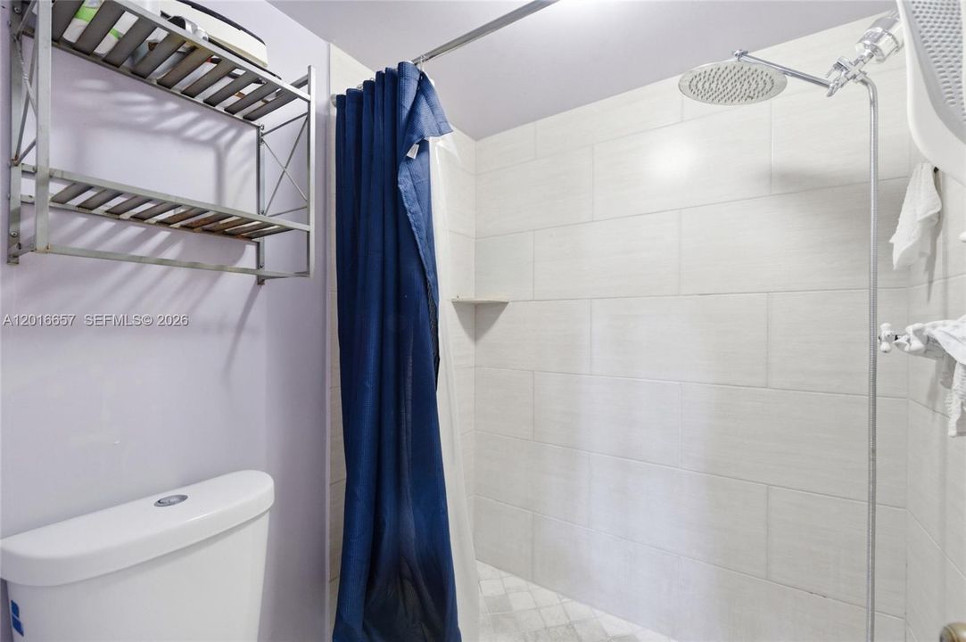 For Sale: $200,000 (2 beds, 2 baths, 1060 Square Feet)