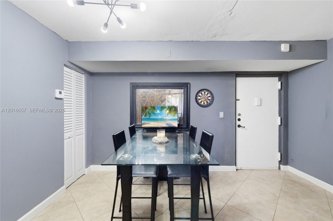 For Sale: $200,000 (2 beds, 2 baths, 1060 Square Feet)