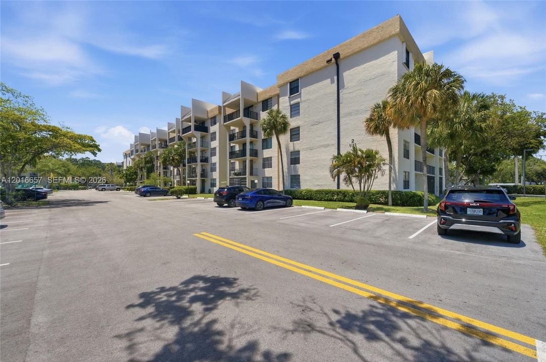 For Sale: $200,000 (2 beds, 2 baths, 1060 Square Feet)