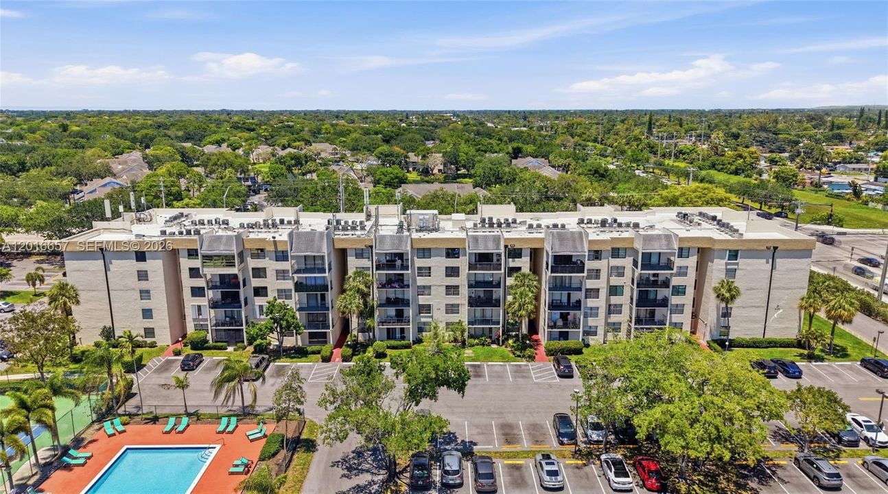 For Sale: $200,000 (2 beds, 2 baths, 1060 Square Feet)