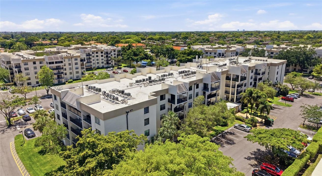 For Sale: $200,000 (2 beds, 2 baths, 1060 Square Feet)