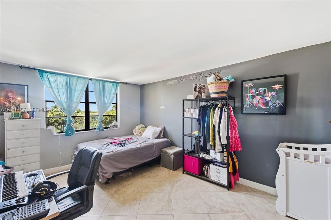 For Sale: $200,000 (2 beds, 2 baths, 1060 Square Feet)