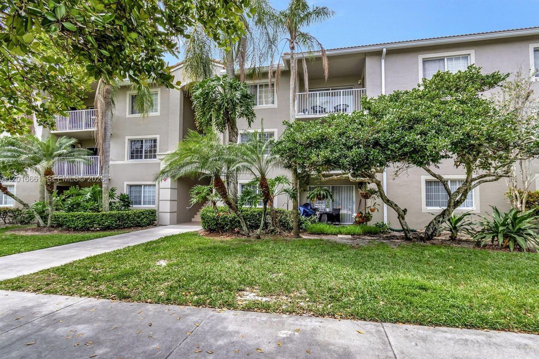 For Rent: $2,250 (2 beds, 2 baths, 1246 Square Feet)
