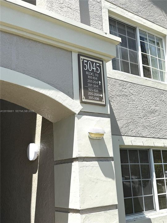 For Rent: $2,250 (2 beds, 2 baths, 1246 Square Feet)