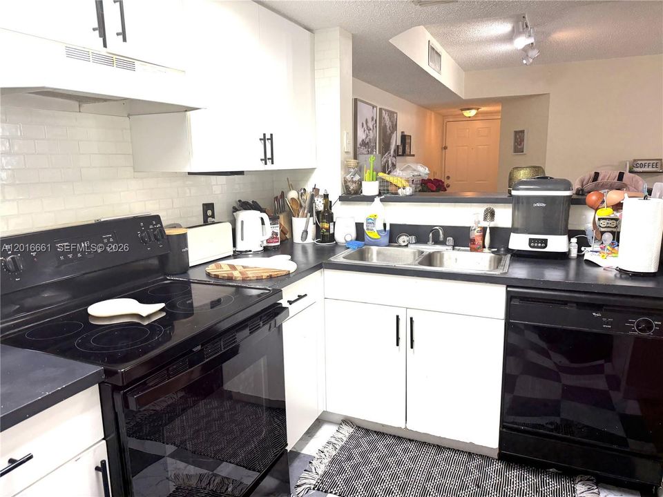 For Rent: $2,250 (2 beds, 2 baths, 1246 Square Feet)