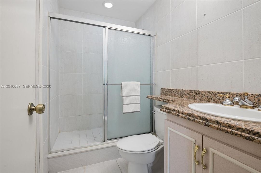 На продажу: $3,249,000 (6 спален, 5 ванн, 3937 Квадратных фут)