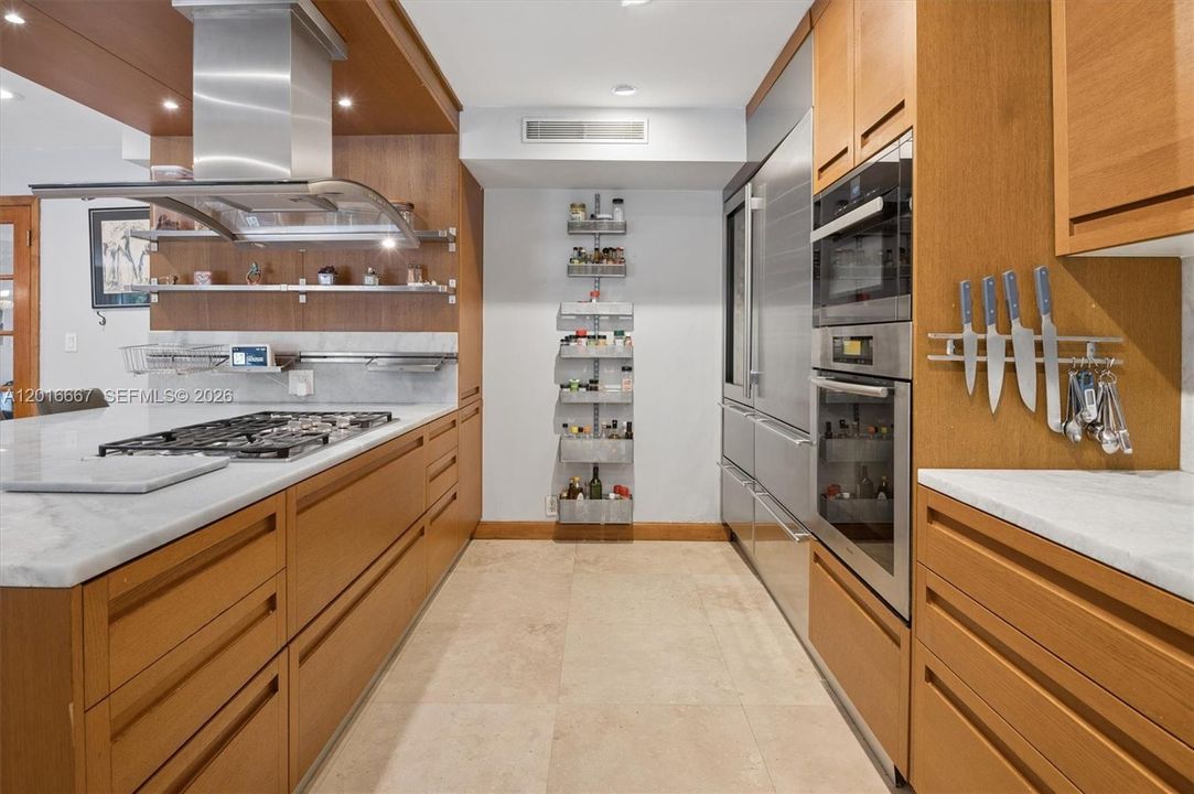 На продажу: $3,249,000 (6 спален, 5 ванн, 3937 Квадратных фут)