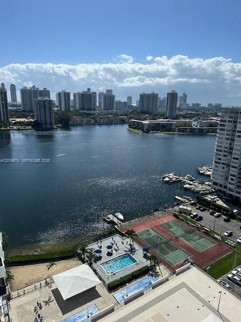 For Sale: $272,000 (2 beds, 2 baths, 1143 Square Feet)