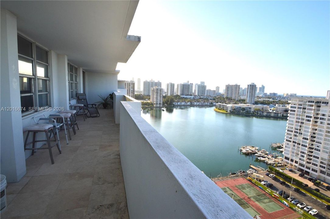 For Sale: $280,000 (2 beds, 2 baths, 1143 Square Feet)
