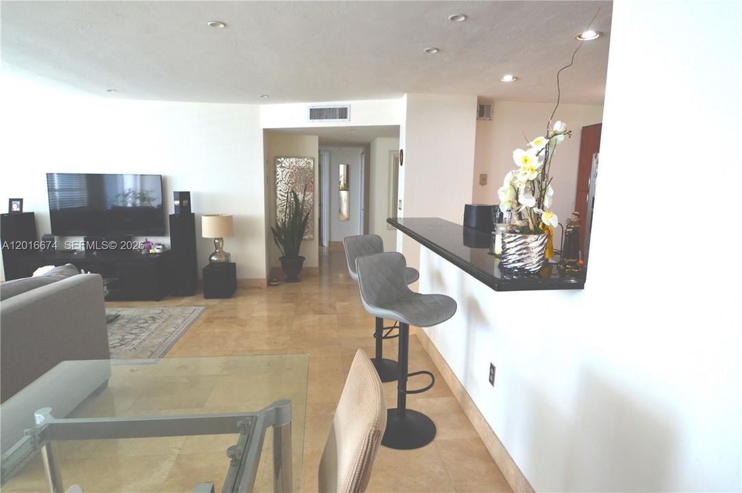 For Sale: $280,000 (2 beds, 2 baths, 1143 Square Feet)
