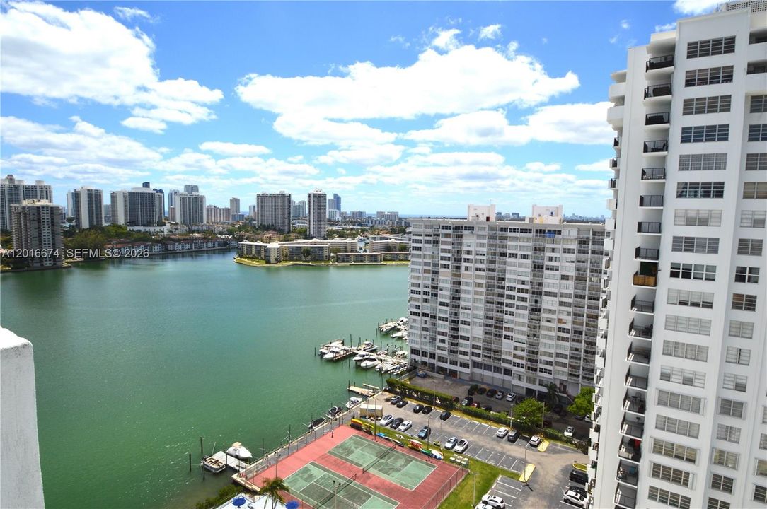 For Sale: $280,000 (2 beds, 2 baths, 1143 Square Feet)