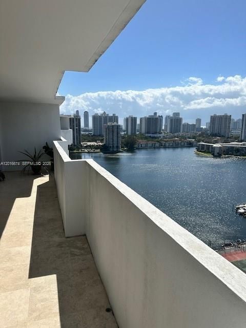 For Sale: $272,000 (2 beds, 2 baths, 1143 Square Feet)