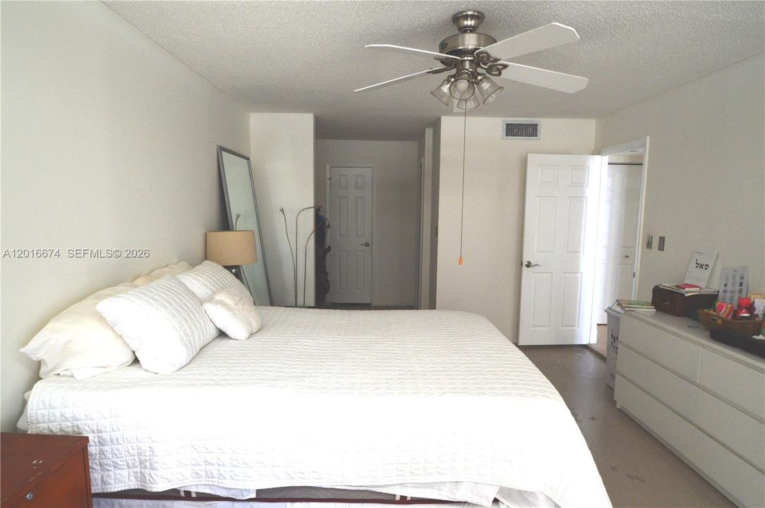 For Sale: $280,000 (2 beds, 2 baths, 1143 Square Feet)