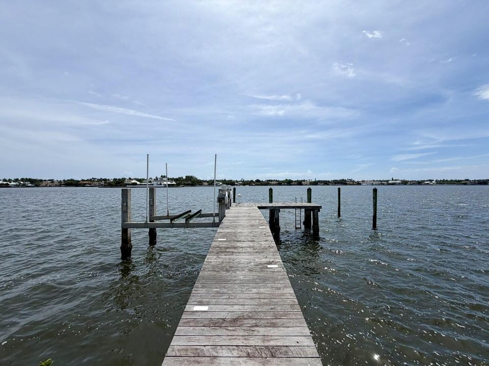 690 Island Dr