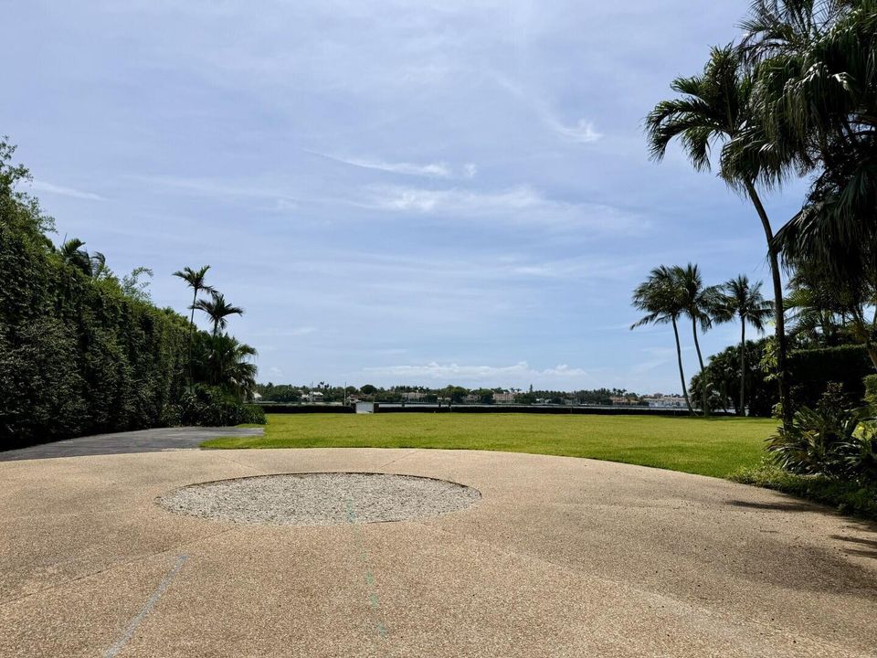 690 Island Dr