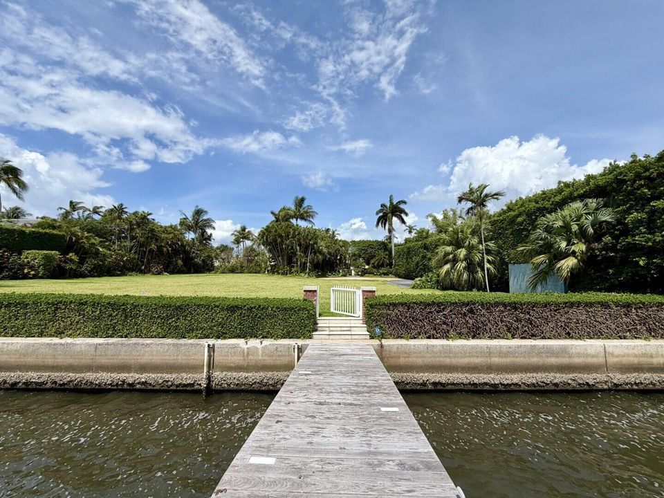 690 Island Dr